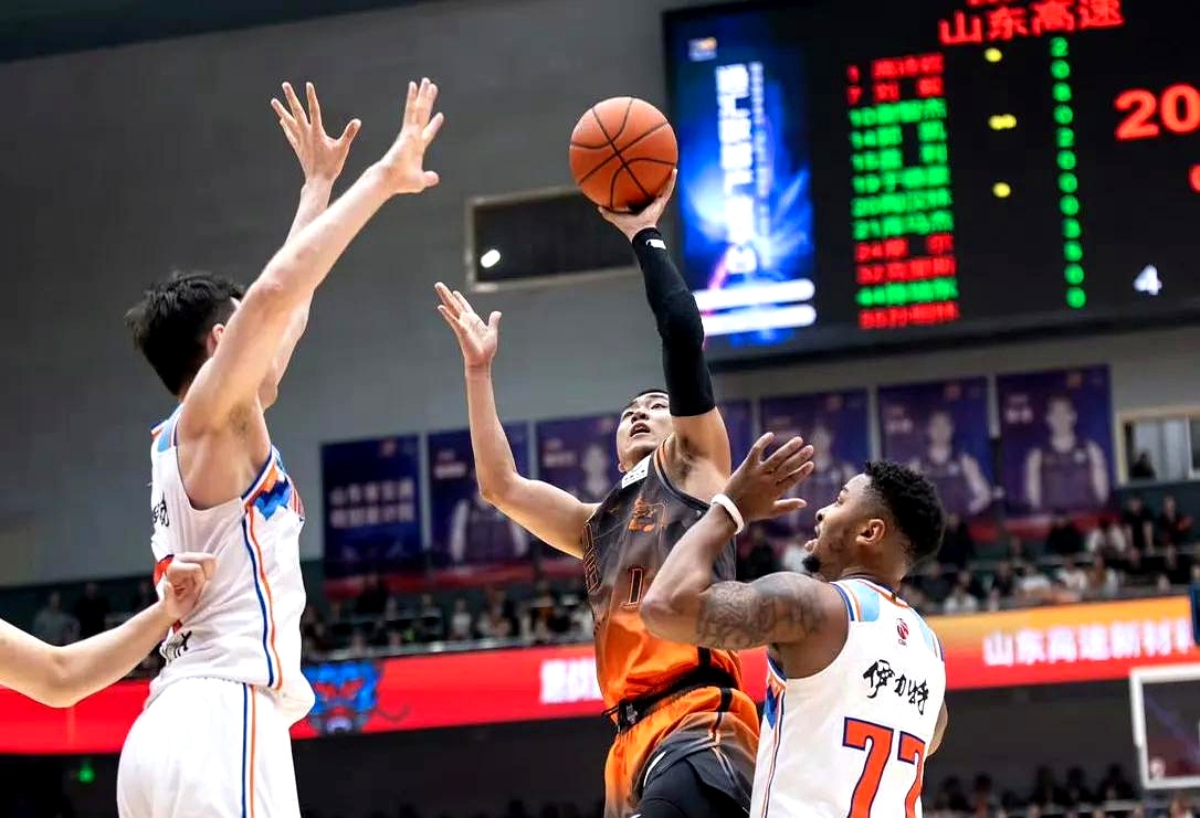 包含国际比赛日NBA常规赛焦点战，山东泰山伤情更新，管理层满意，控场能力受关注的词条-九游